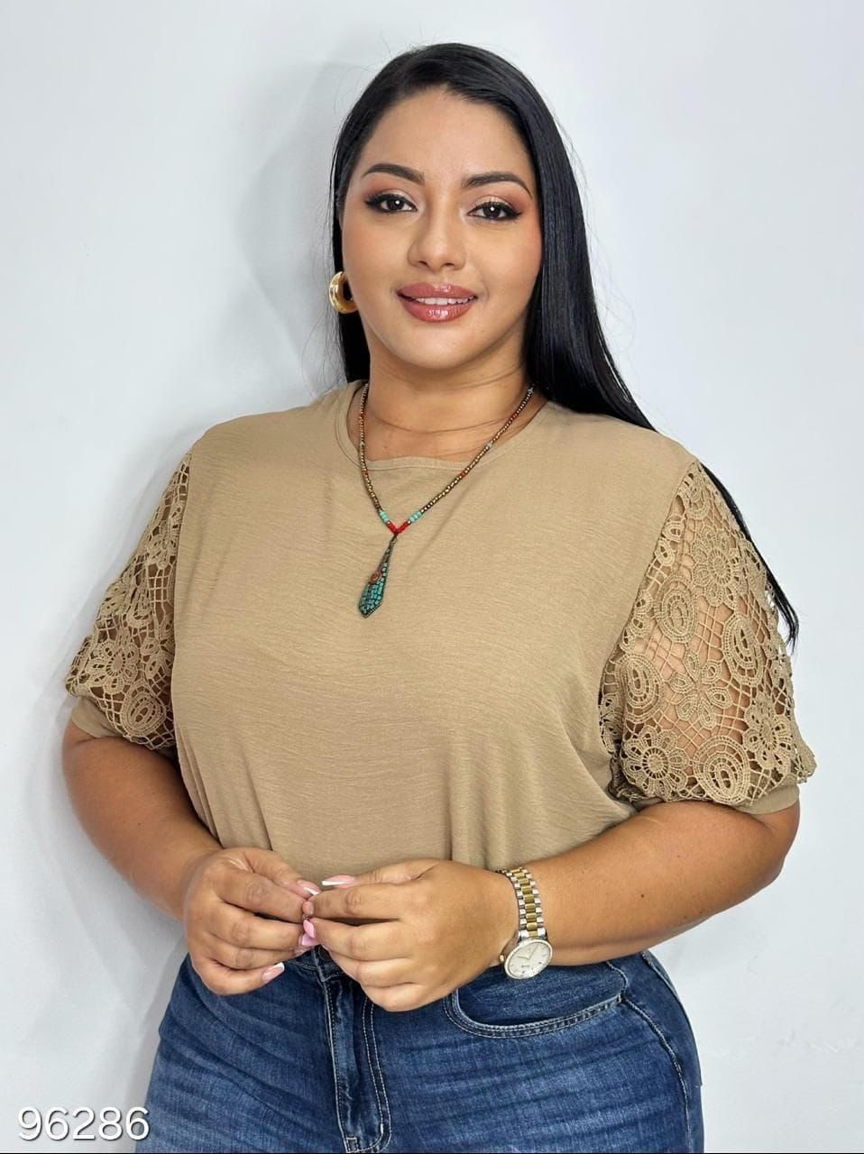 PS2521 Blusa plus size con hombros encaje